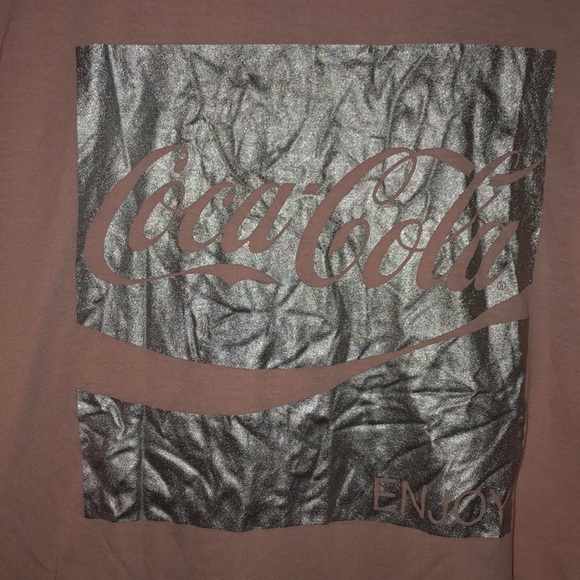5/$25🖤 Coca Cola shirt - Picture 2 of 4